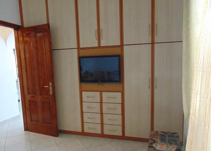 Eleni's Place Naxos City