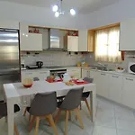 Eleni's Place דירה *